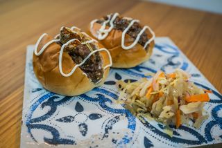 MEDIAS NOCHES DE TARTAR DE ATÚN ROJO Y MAYONESA DE LIMA