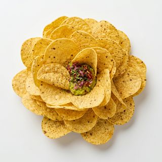 Nachos crujientes con guacamole
