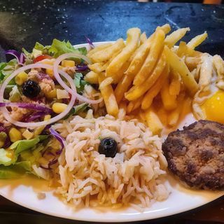 Plat Kefta de Bœuf Et Boisson Et Dessert