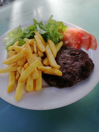 Hambúrguer em Prato