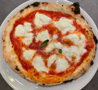 Pizza Regina Margherita Mozzarella Di Búfala 