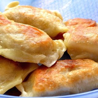 PIEROGI RUSKIE W CHRUPIĄCEJ SKÓRCE 6 SZT 