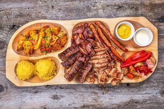 Platou mixt grill (4 persoane)