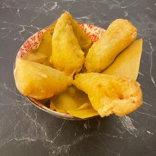 Fiori di zucca ripieni mozzarella e acciuga 