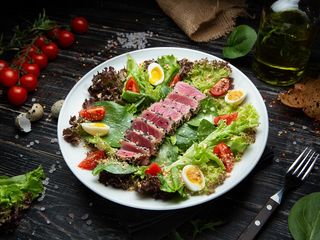 Салат із тунцем (300г)