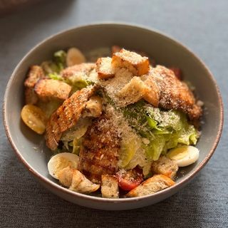 Салат "Цезарь с курицей"