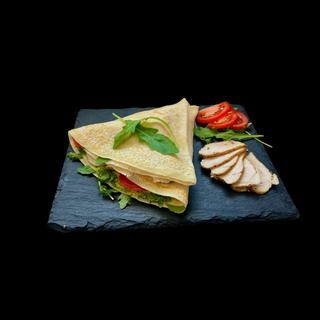 Naleśnik z kurczakiem i sosem Pesto