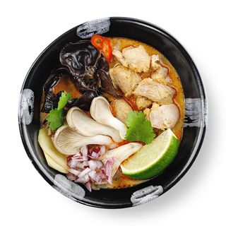 Том ям з куркою