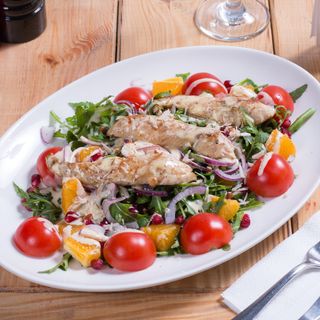 Salată rucola și piept de pui