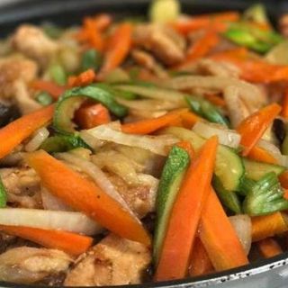 74. Pollo Con Verduras