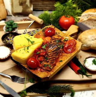 Saramura de crap, mamaliguta si ardei iute