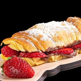 Croissant Chocolate e Morangos