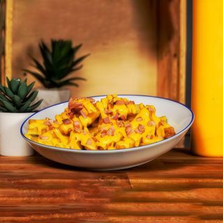 Patatas Fritas Con Cheddar Y Bacon