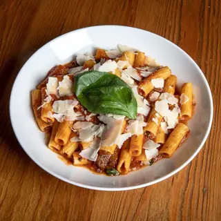 Penne rigatte a la boloñesa