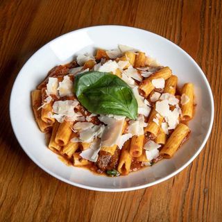 Penne rigatte a la boloñesa