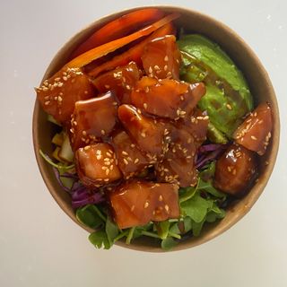 Poke sa malo slanim lososom u sosu terijaki