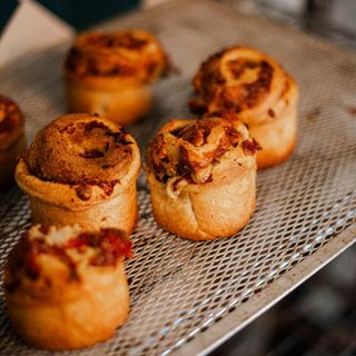 Brioche recheado com Pepperoni e queijo