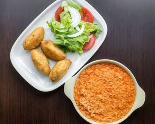 Pastéis de bacalhau com arroz de feijao