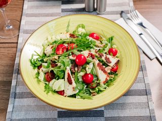 Salata cu hallomi la gratar