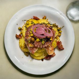 Caracatita cu fistic si cartofi