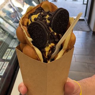 Bubble Waffle Oreo Con Yogurt