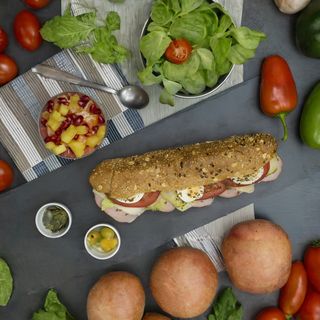 Mix 6 obrok (sendvič, jogurt i voćna salata)