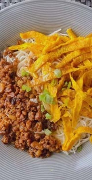 56. Noodles con funghi shiitake e maiale