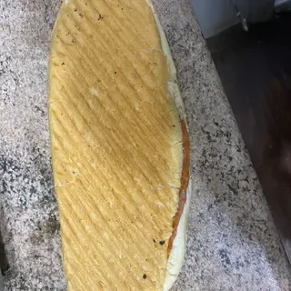 Panino piastrato salame piccante e mozzarella