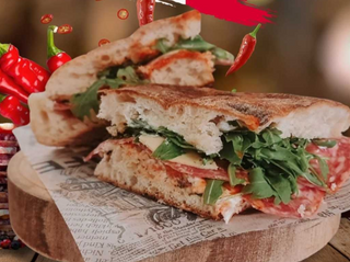 Panino cu salam picant si mozzarella la cuptor