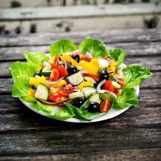 Салат с овощами в соусе мокко