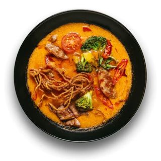 Червоне карі з телятиною та паровим рисом Басматі (гостре)