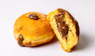 Krofna sa duplim punjenjem nutella