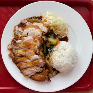 6 Chrupiące smażone udka z kurczaka z sosem słodko-kwaśnym