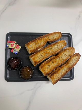 Tartine Beurrée & Toasté Avec Sa Confiture
