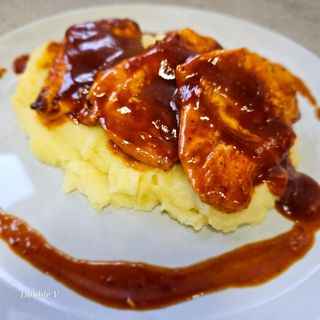 Пиле с BBQ  сос и гарнитура (300г)