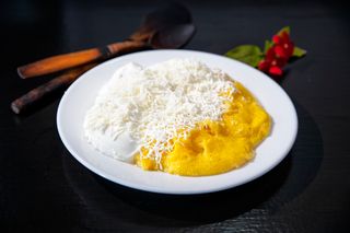 Mamaliguta cu branza si smantana