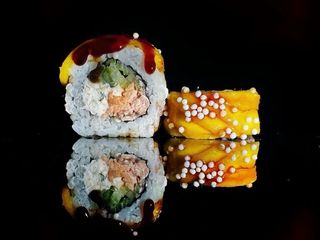 California Mango z grillowanym łososiem (8 szt.) (200g)