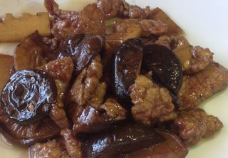 Ternera Con Setas Chinas