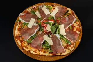 Pizza prosciutto + Coca Cola