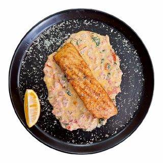 Семга в сливочном соусе.