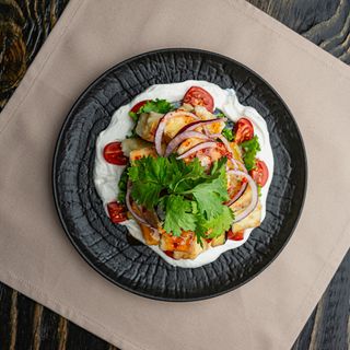 Салат с баклажаном и мягким сыром