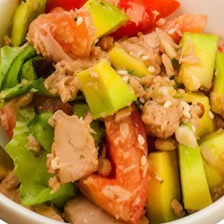 Ensalada De Aguacate Con Atún