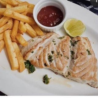 Menu (1)Crema de verduras  (2)Dorada a la plancha