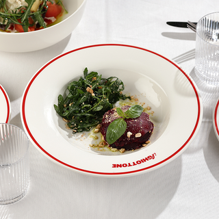 ჭარხლის სალათი წითელი პესტოთი