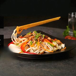 Удон з морепродуктами і овочами (380г)