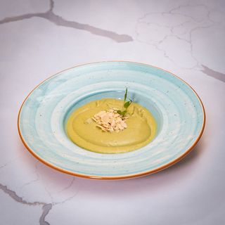 Supa crema de broccoli  cu migdale