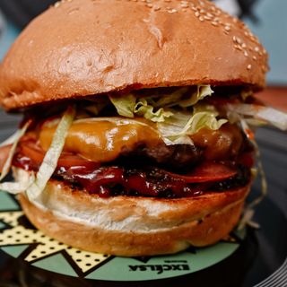 Sriracha chili cheese burger