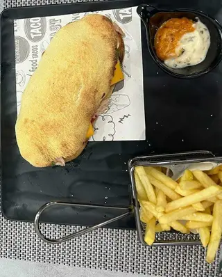 Sandwich Kleat
