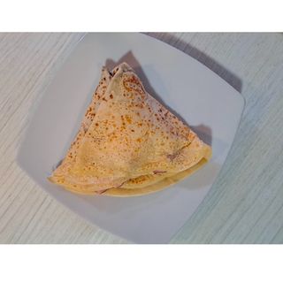 Palačinka sa kulenom, sirom i ruskom salatom