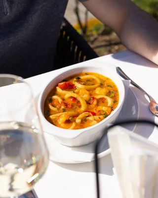Tigaie picanta cu creveti si calamari